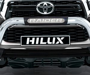 Hilux GD6 Louvre Stainless/Steel Nudge Bar